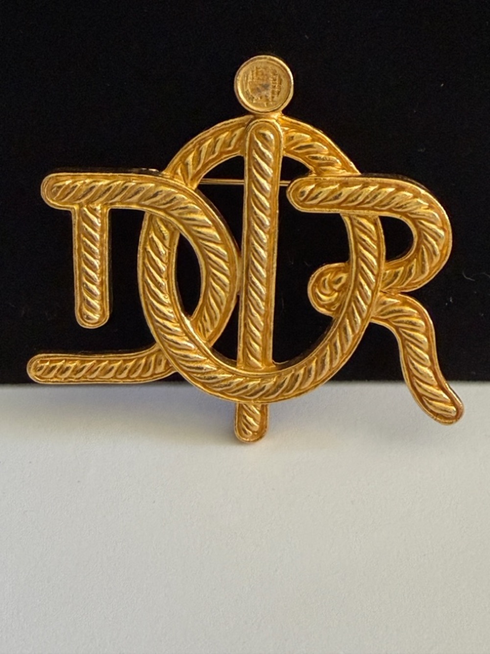 DIOR Oversized Woven Rope Design CD Logo Gold Plated 1980โs Pin Brooch Vintage - Picture 2 of 11